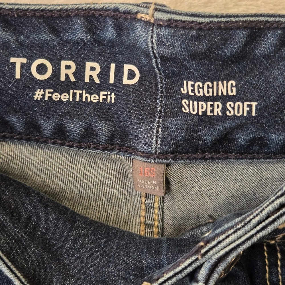 Torrid Womens Super Soft Jegging Dark Wash Denim Casual 16S Short - Picture 4 of 11